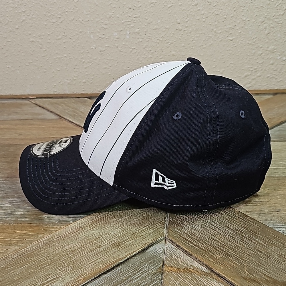 New Era 9FORTY New York Yankees Hat. - Picture 3 of 8
